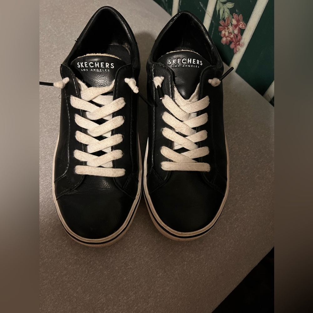 Skecher’s Size 9 Shoes